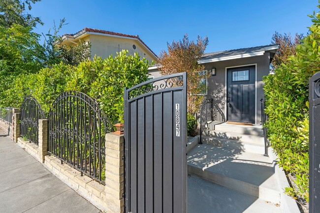 Cozy Home in Culver City! - Cozy Home in Culver City!