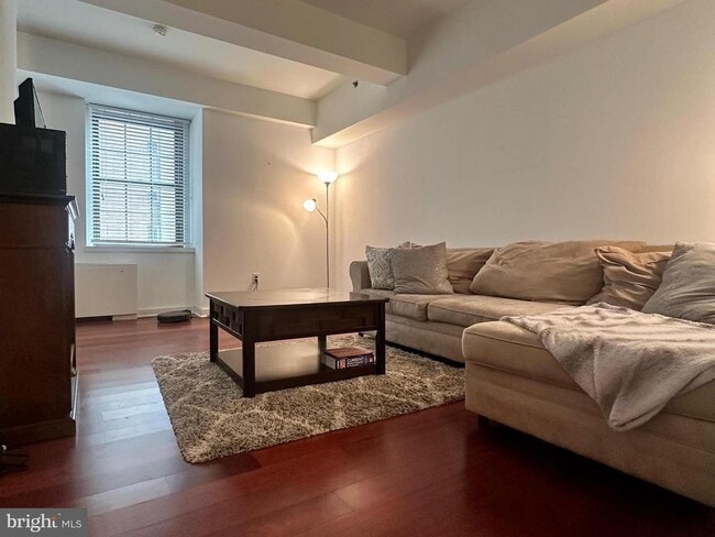 Building Photo - 219 S 18th St Unit 405