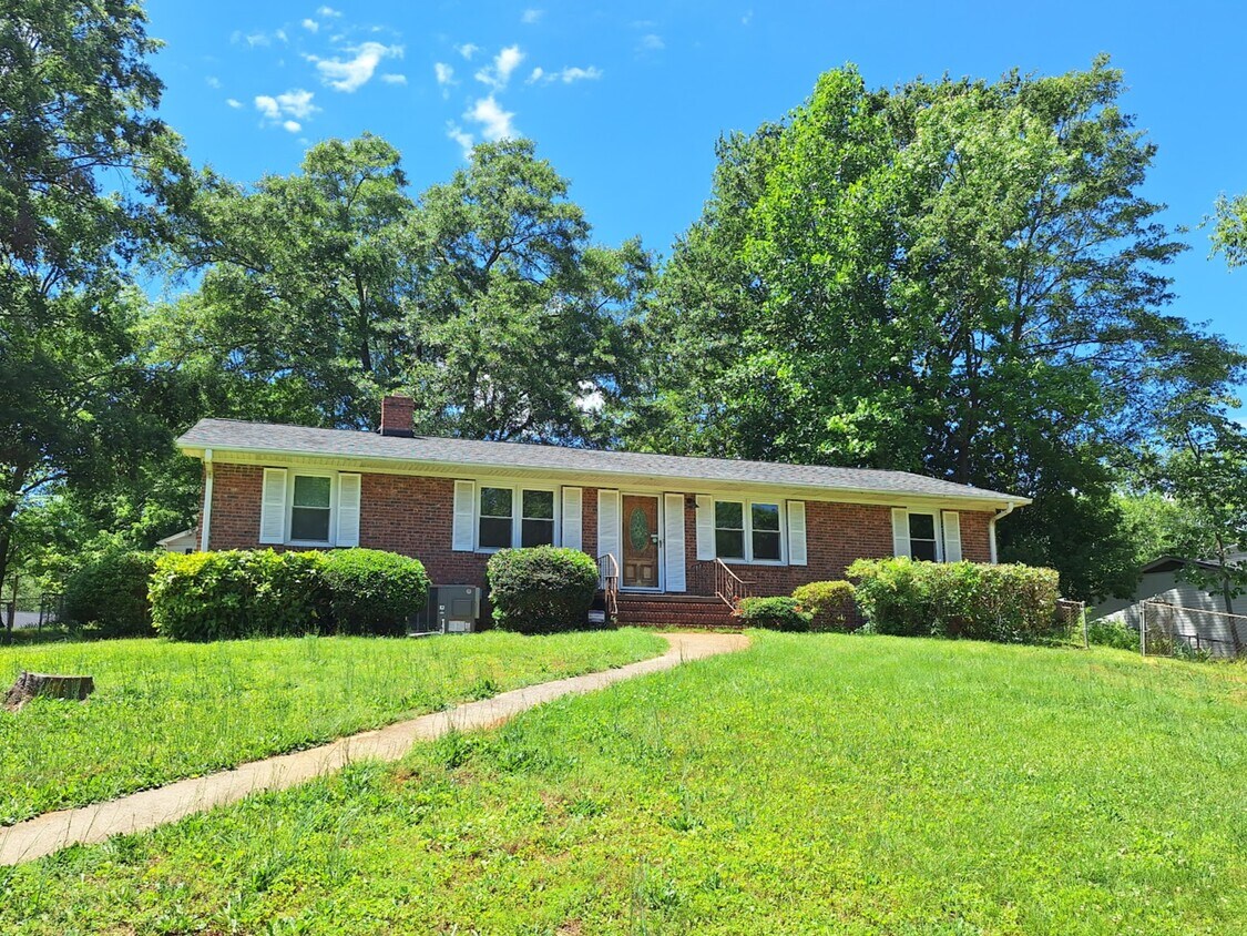 Photo - 128 Folkstone St (Greenville, SC)