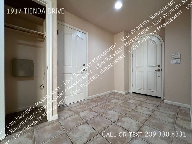 Photo - 1917 Tienda Dr