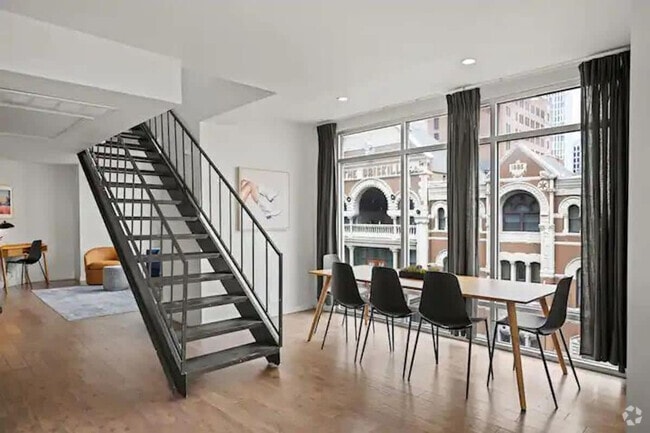 Building Photo - 505 W 7th St Rental