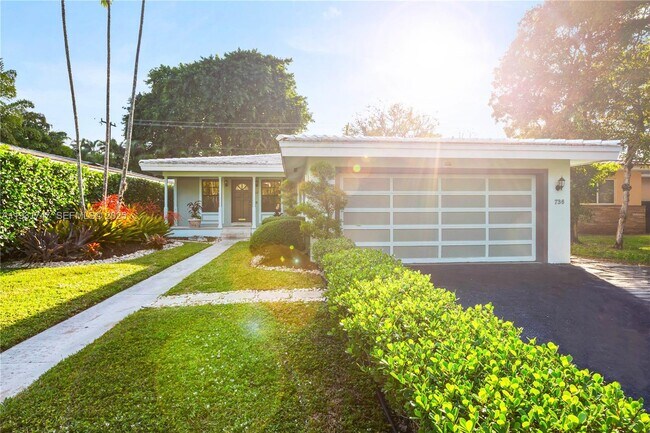 Photo - 736 Alhambra Cir