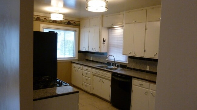 Photo - 825 E 35th Ave