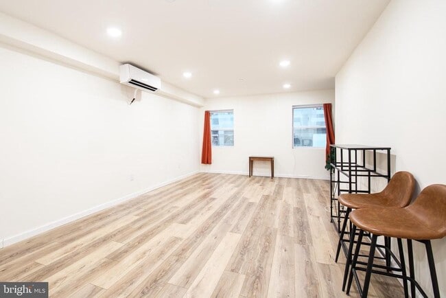Photo - 687 N Broad St