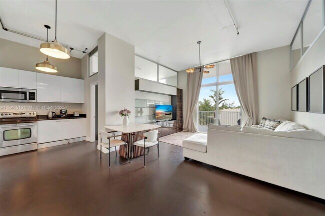 Photo - 2100 Van Buren St Unidad 421