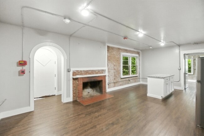 Photo - 616 W Maple St Unit 1