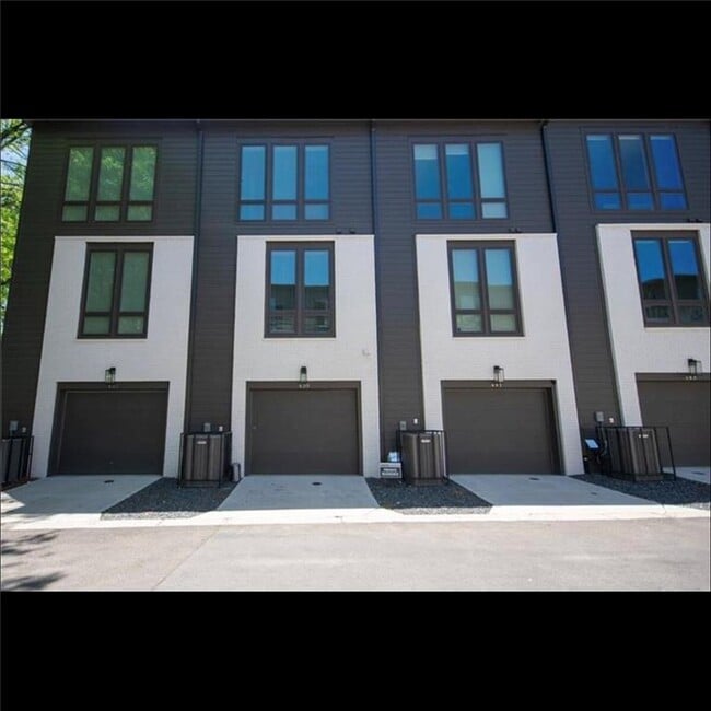 Photo - 439 Parkway Dr NE