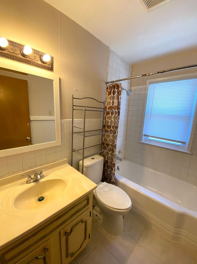 Photo - 2 Bedroom, 1 Bath Home for Rent in West Pe...