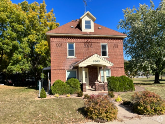 Building Photo - 8360 Bridge St Rental