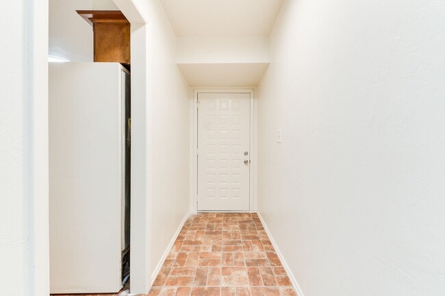Photo - 5911 NW 30th St
