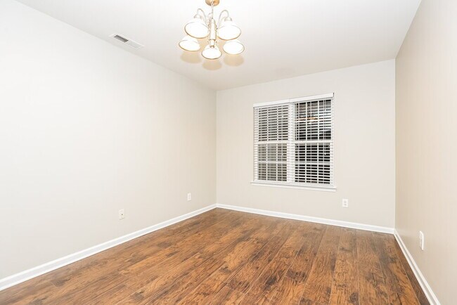 Photo - 1024 Vanguard Dr