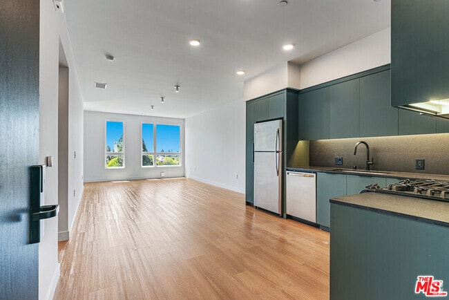 Building Photo - 10601 Washington Blvd Unit 522 Rental