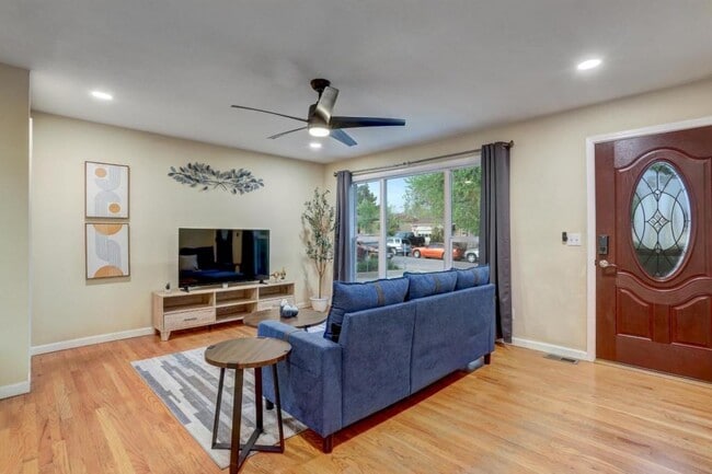 Photo - 7777 Umatilla St