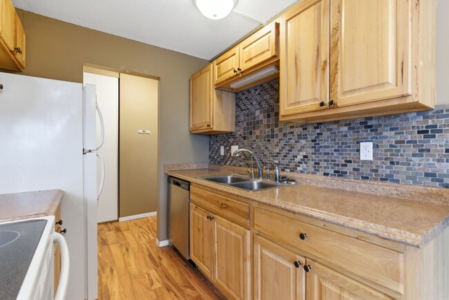 Photo - 1023 Smetana Rd