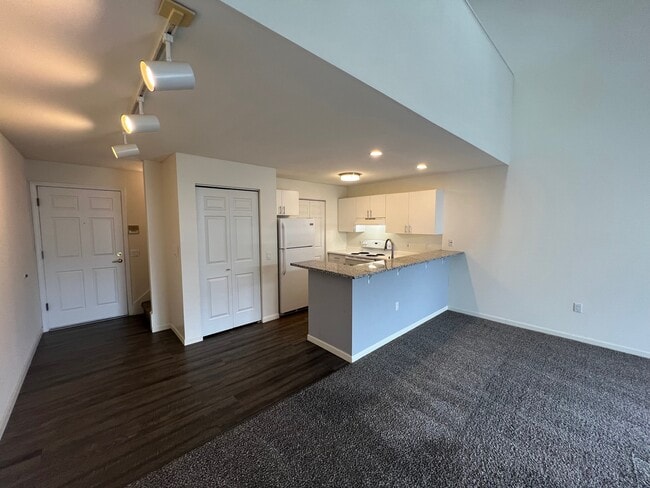 Loft Kitchen - Blueberry Hill Apartments