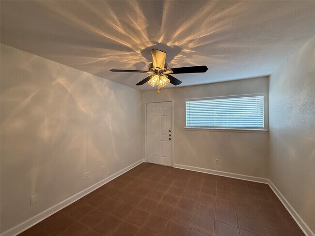 Photo - 1141 N Durham Dr Unit 17