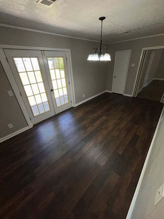 Photo - 302 Briarhill Rd