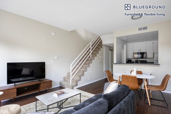 Photo - 747 Gayley Ave Unidad FL4-ID1188