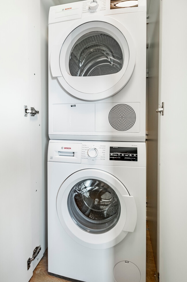 Photo - 633 Northcliffe Boulevard