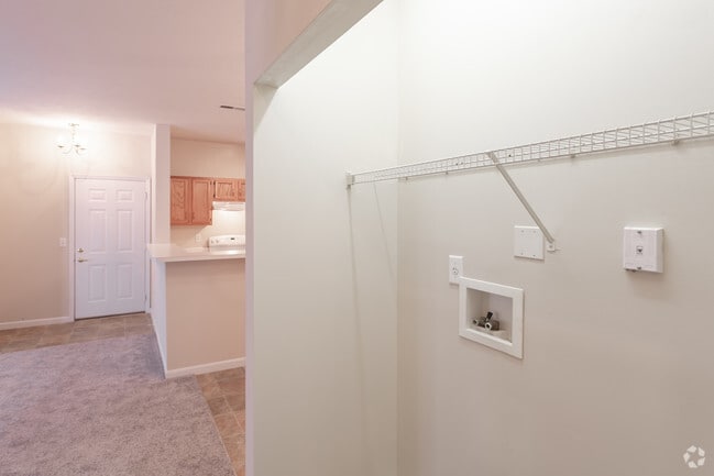 2BR, 2BA - 970 SF