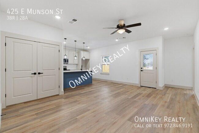 Photo - 425 Munson St