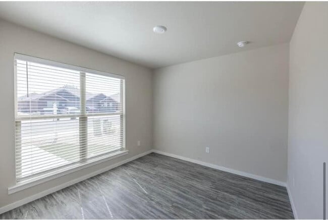 Photo - 2109 N Avenue K