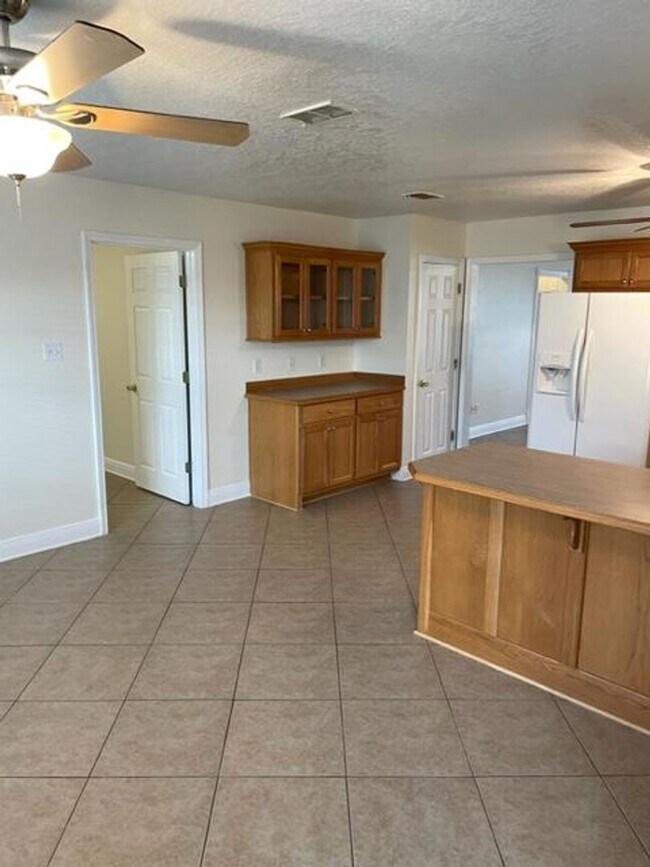 CUTE HOME in a GREAT LOCATION!! 3 Bedroom Rental House Rental in