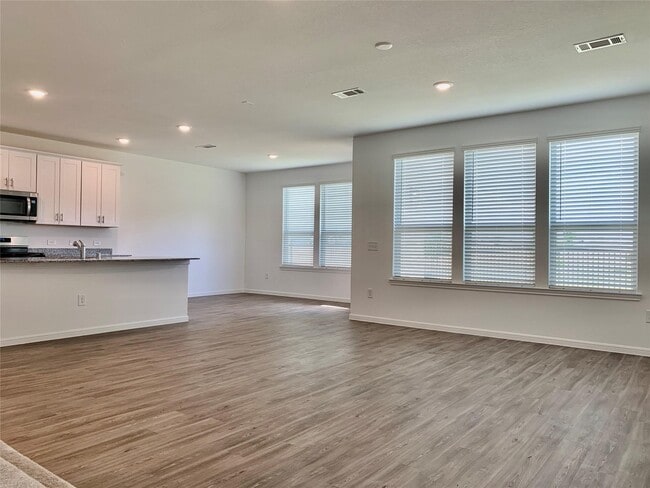 Photo - 1024 Greenshank Dr