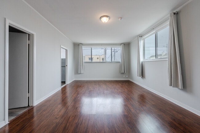 Building Photo - 3351 Vicente St Unit 3351