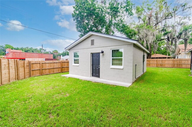 Building Photo - "Charming Studio Retreat in Tampa's Vibran... Unit B