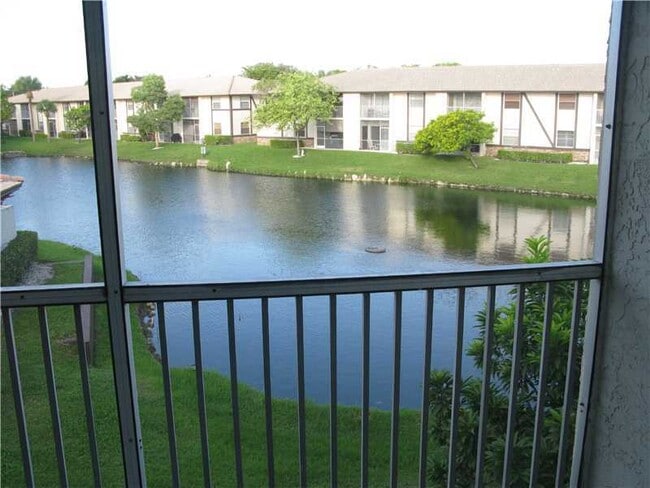 vista al lago - 2391 NW 89th Dr Unidad 410