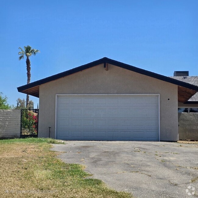 Building Photo - SW- Remodel 3 bedroom/ bath Rental