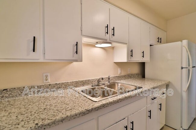 Photo - 2110 S Granada Dr Unit E