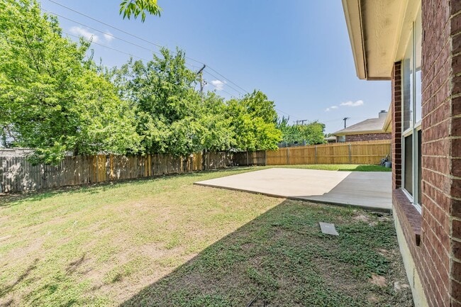 Building Photo - Spacious single-story 4-bedroom, 2-bath home in Arlington, Mansfield ISD