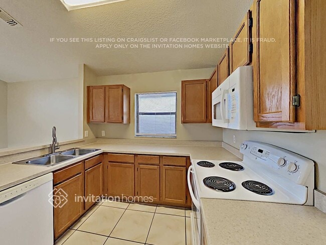 Photo - 242 Lakebreeze Cir