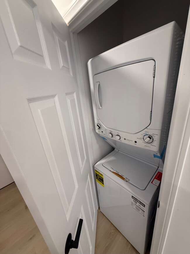 Photo - 1229 Larrabee St