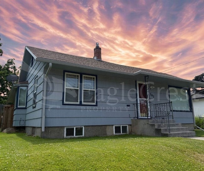 Three Bedroom, Two Bathroom House with Fen... - Three Bedroom, Two Bathroom House with Fen...