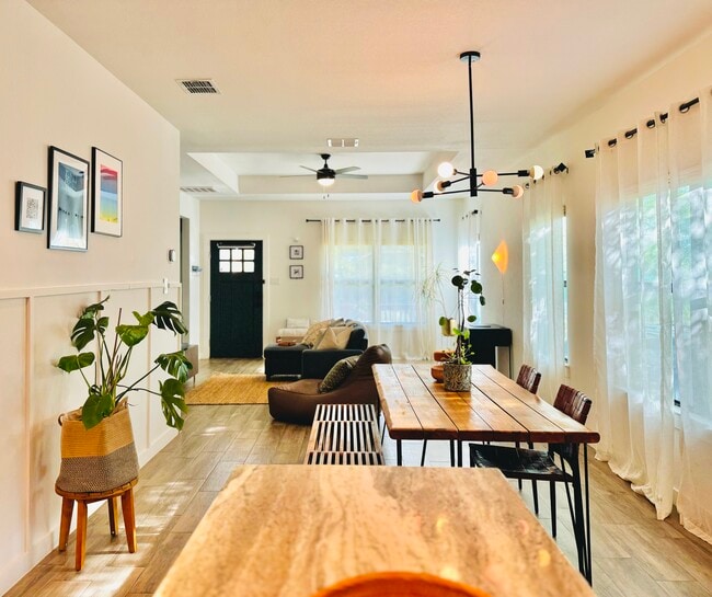 Living Area - 607 Dawson St