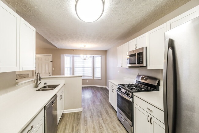 Photo - 1376 Trafalgar Way