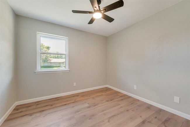 Photo - 1650 Bending Oaks Trail