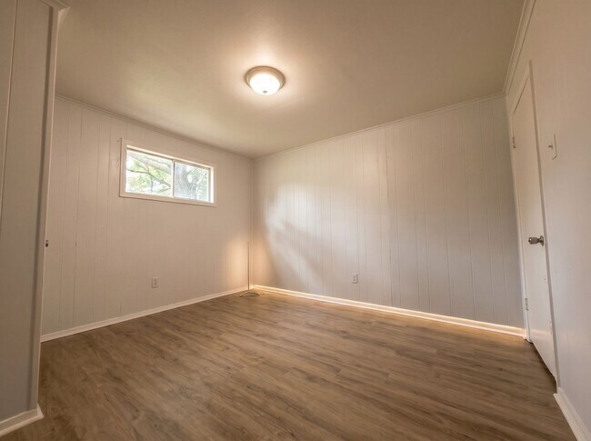 518 Burlington Cir