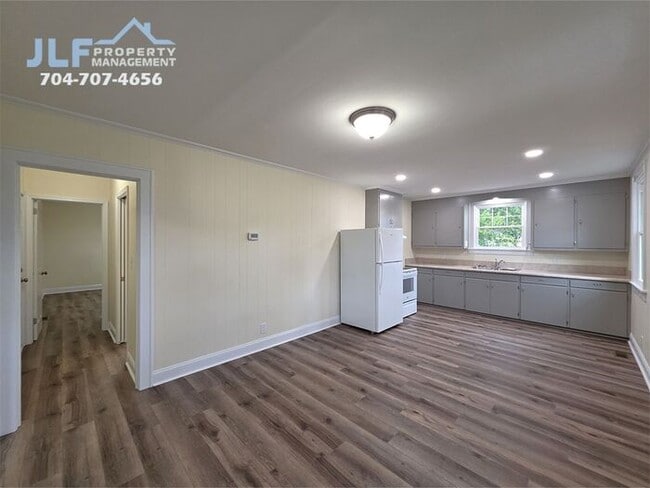 Photo - Fully Renovated 2 Bed/1 Bath Ranch in Salisbury!