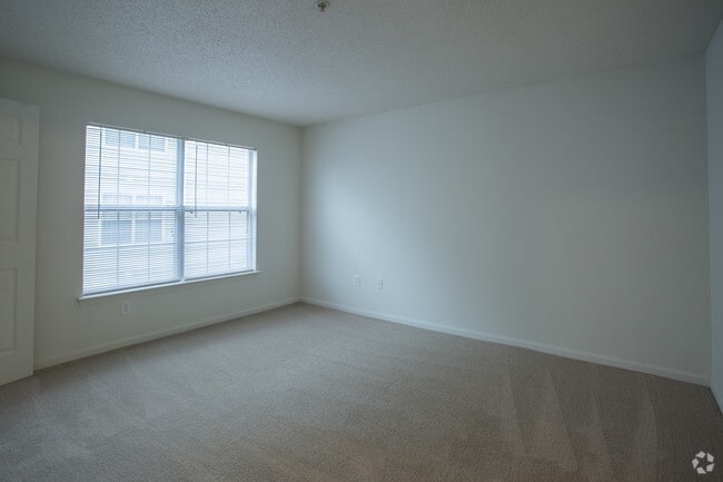 2BR,2BA,932SF