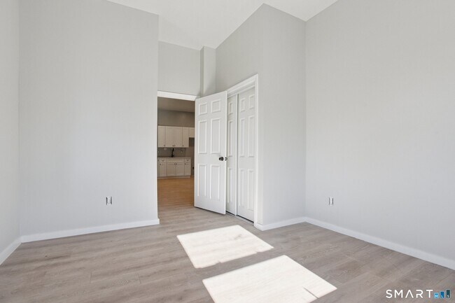 Photo - 215-219 Bank St Unit 5