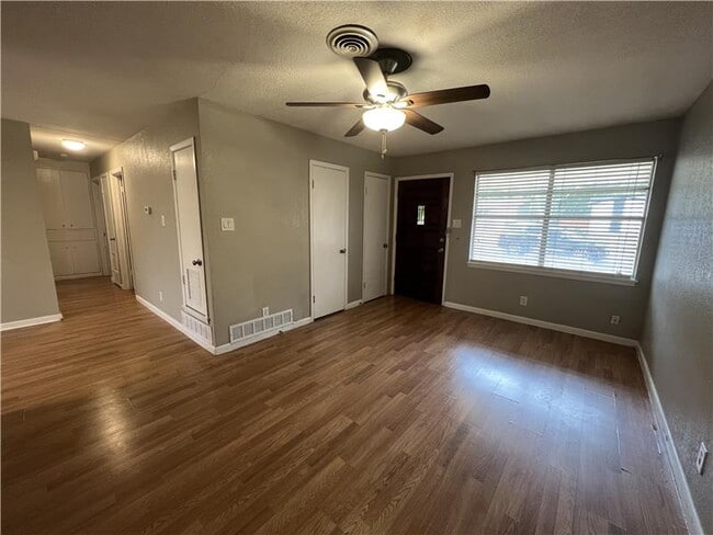 Photo - 806 Sandy Ct