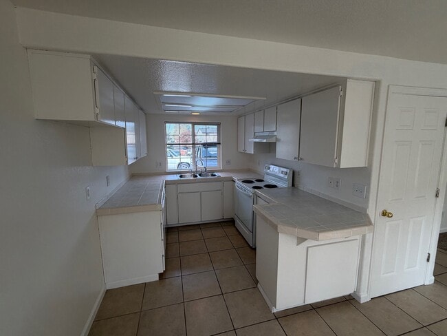 Building Photo - 4338 Ward Pl NE