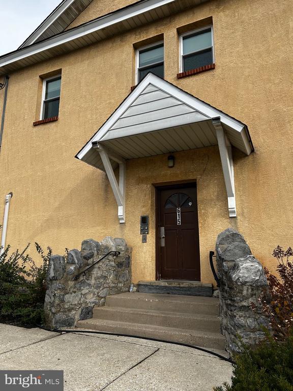 Building Photo - 615 Summit St Unit 4