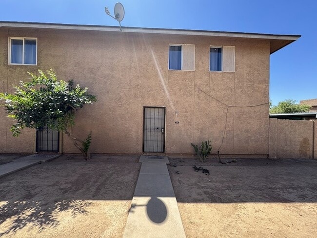 Building Photo - Maryvale 3br Townhome