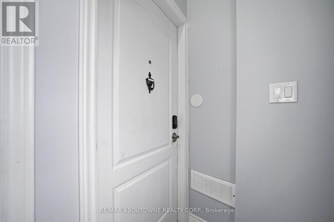 Photo - 146 Bankside Dr
