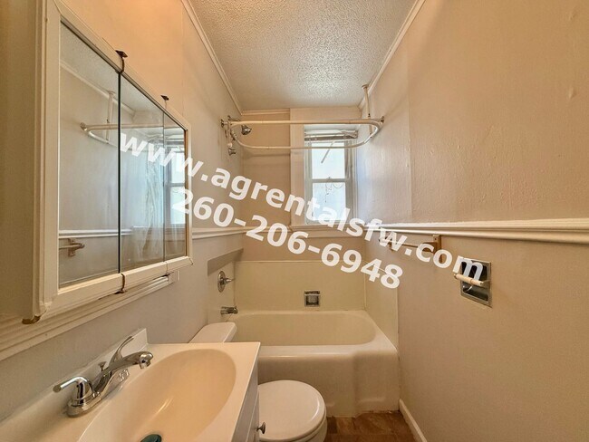 Photo - 1711 W Main St Unidad #1